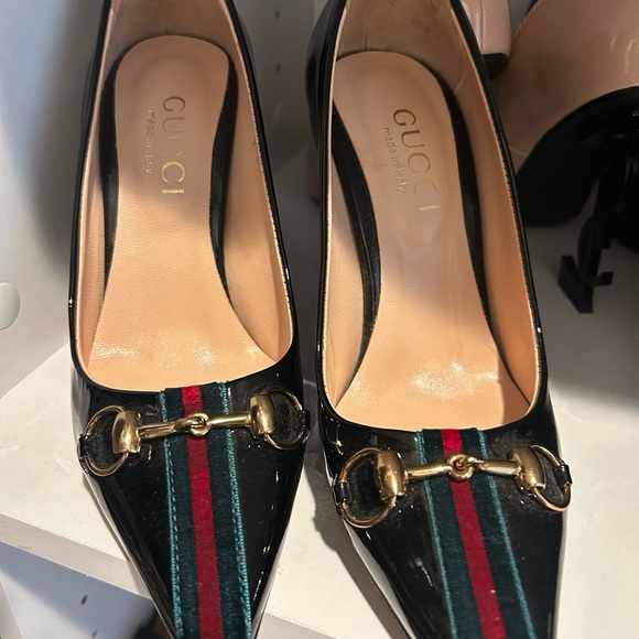 Gucci Black Patent Leather Pumps with Green and Red Web Stripe